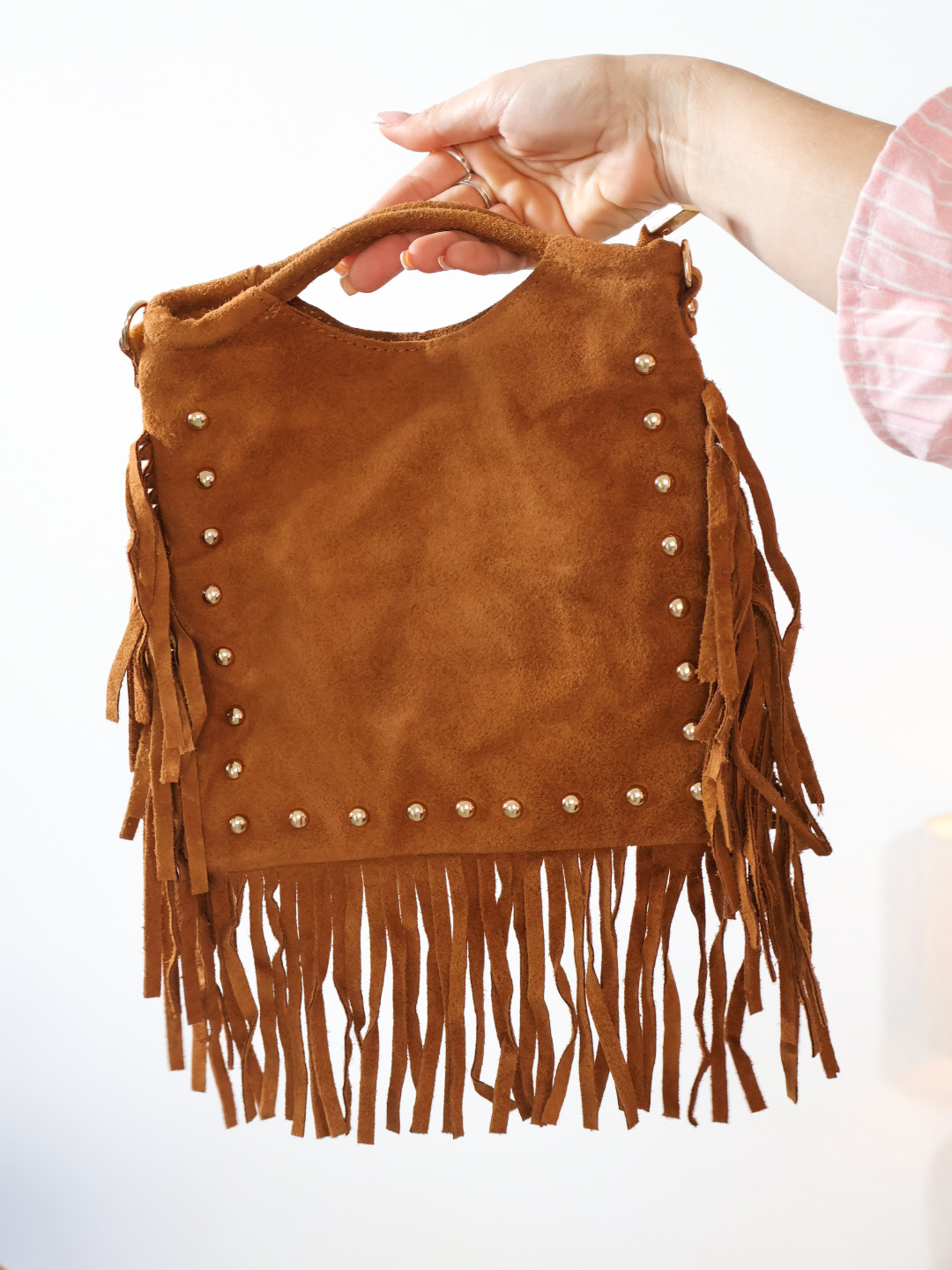Bolso antelina camel tachas combinado