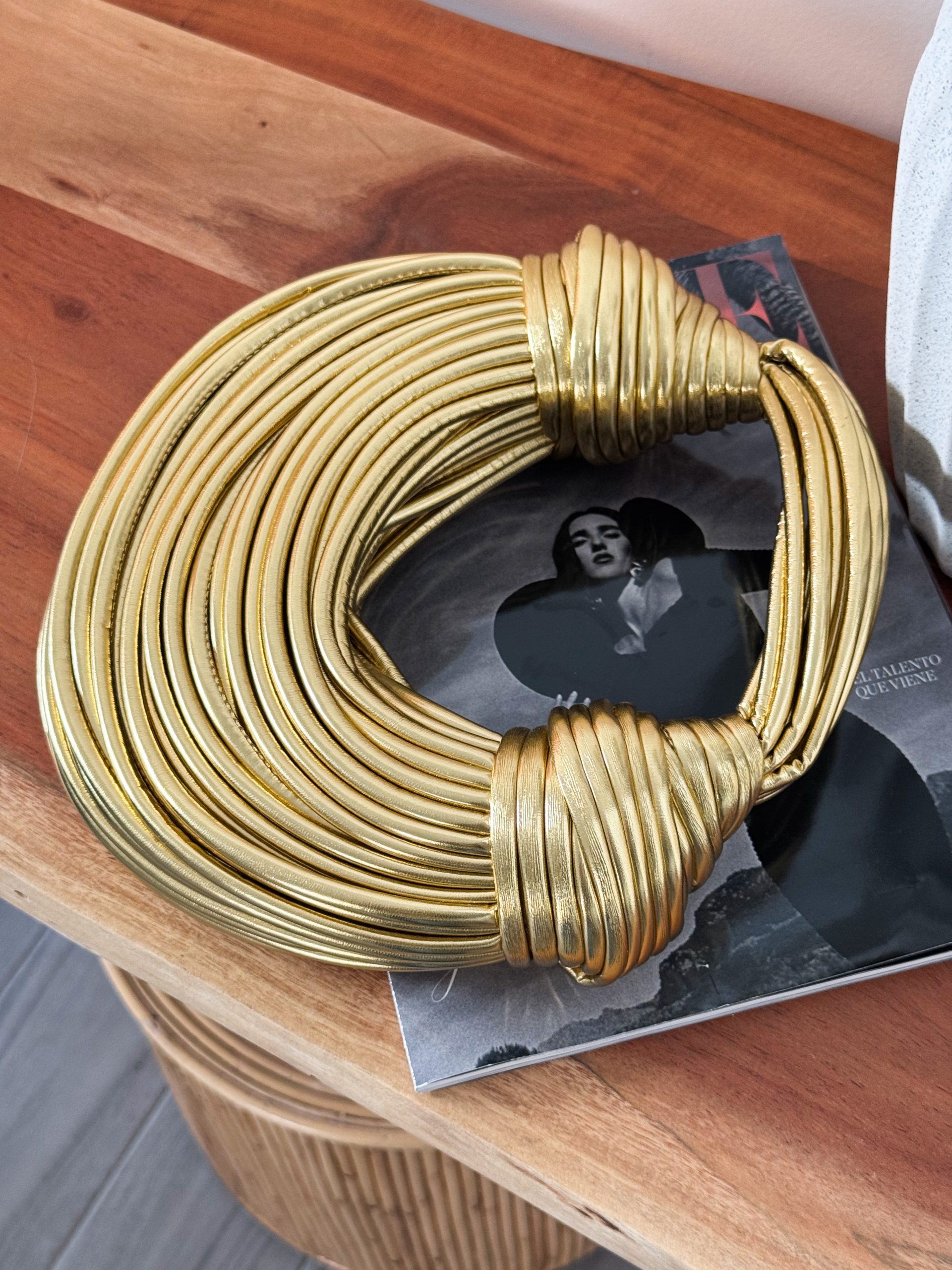 Bolso dorado AZZARA